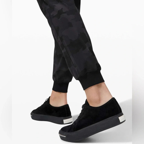 Lululemon Stretch High-Rise Jogger Full Length Black Camo Deep Coal Size Small - Picture 4 of 11
